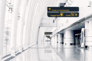 White,Hall,At,Airport,-,Modern,Architecture